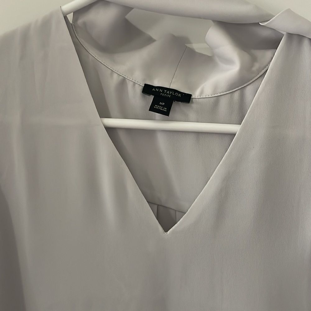 Ann Taylor Gray Bow Neck Shell - Picture 3 of 6